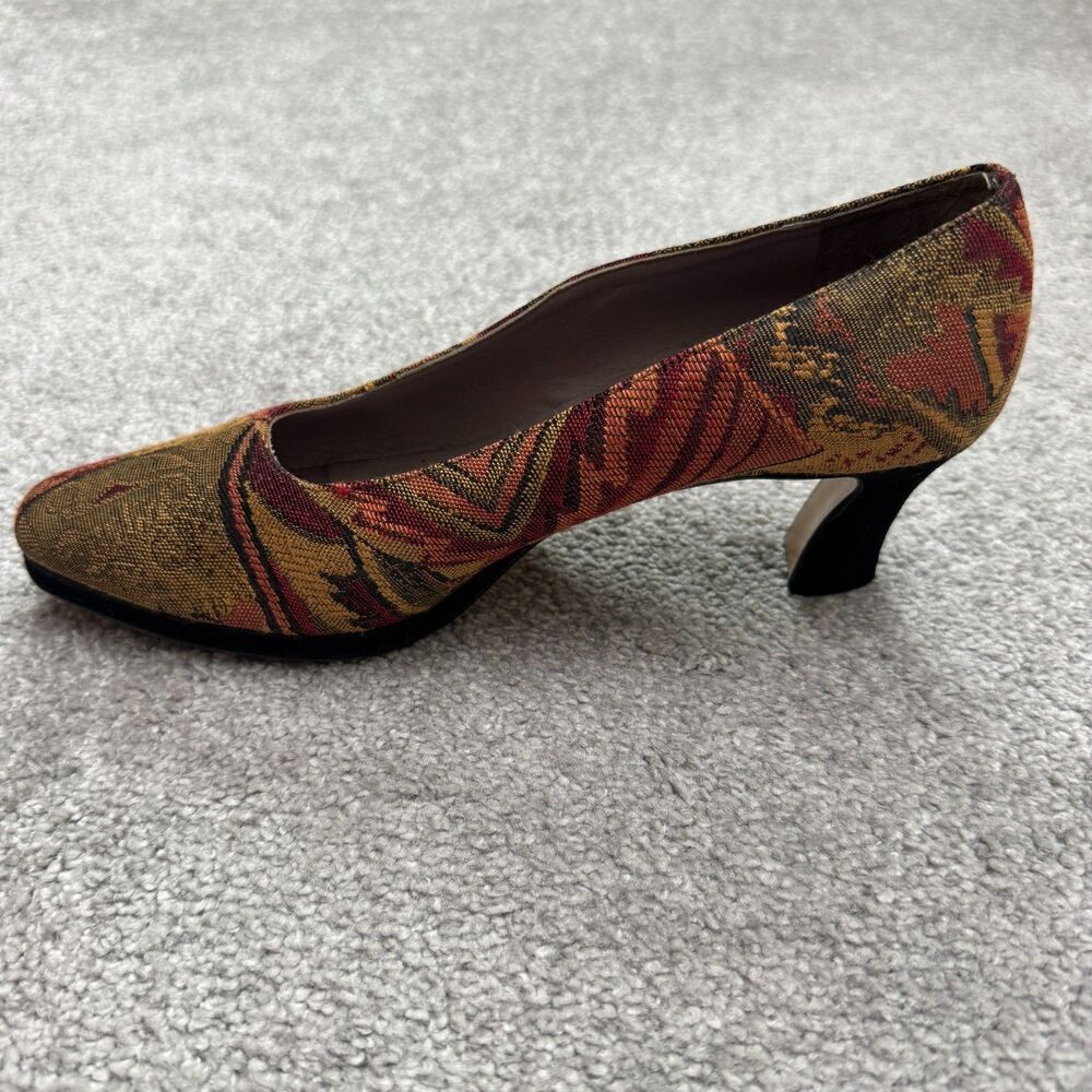 Phyllis Poland Tapestry Pointed Toe Kitten Heels Womens 8B Multi-Color Retro - Picture 11 of 13